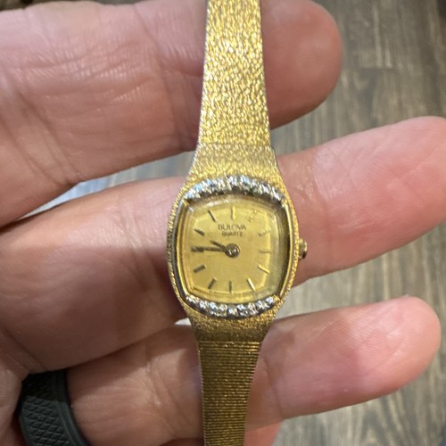 Bulova women quartz vintage - bulova,